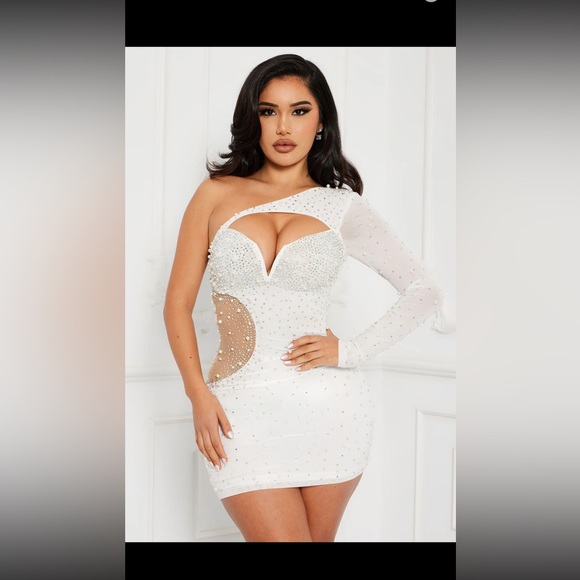 White dress - Picture 1 of 3